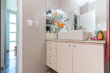 Casa à venda com 252m², 3 quartos e 4 vagasBanheiro da Suíte 1