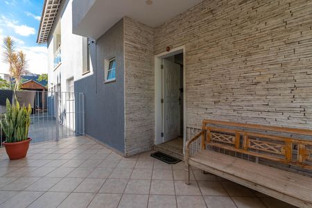 Casa à venda com 252m², 3 quartos e 4 vagasCorredor Lateral - Entrada