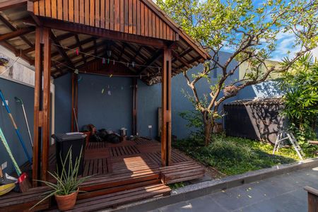 Casa à venda com 252m², 3 quartos e 4 vagasQuintal / Jardim