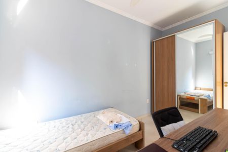 Casa à venda com 252m², 3 quartos e 4 vagasQuarto de Serviço