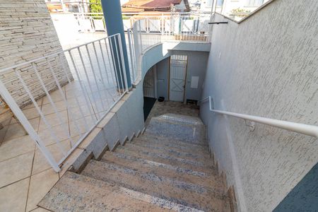 Casa à venda com 252m², 3 quartos e 4 vagasCorredor Lateral - Escada