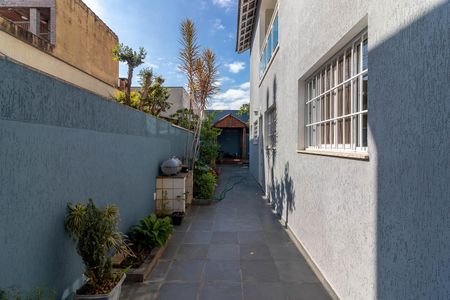 Casa à venda com 252m², 3 quartos e 4 vagasCorredor Lateral 
