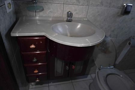 Casa à venda com 249m², 4 quartos e 3 vagasBanheiro social