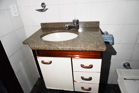 Casa à venda com 249m², 4 quartos e 3 vagasBanheiro social 2