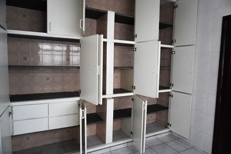 Casa à venda com 249m², 4 quartos e 3 vagasDespensa