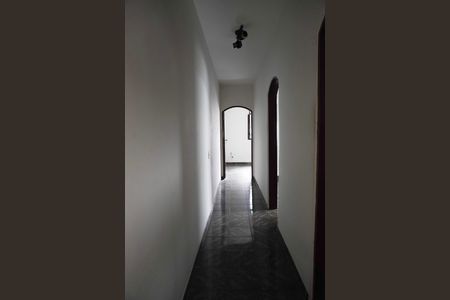 Casa à venda com 249m², 4 quartos e 3 vagasCorredor