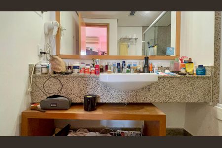 Banheiro de kitnet/studio à venda com 1 quarto, 32m² em Jardim Paulista, São Paulo