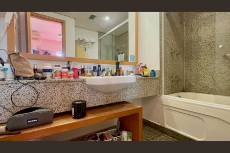 Banheiro de kitnet/studio à venda com 1 quarto, 32m² em Jardim Paulista, São Paulo
