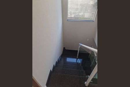 Casa para alugar com 198m², 3 quartos e 4 vagasEscada