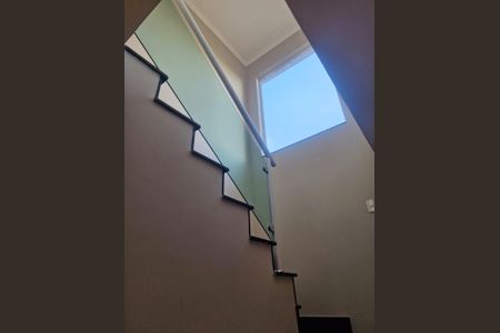 Casa para alugar com 198m², 3 quartos e 4 vagasEscada