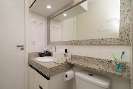 Apartamento à venda com 47m², 2 quartos e sem vaga Apartamento à venda com 47m², 2 quartos e sem vagaBanheiro