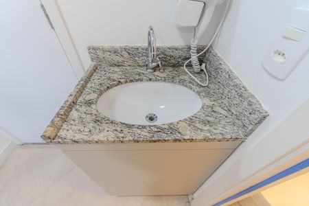 Banheiro de kitnet/studio para alugar com 1 quarto, 18m² em Bela Vista, São Paulo