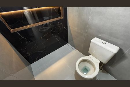 Apartamento à venda com 134m², 2 quartos e 2 vagas Apartamento à venda com 134m², 2 quartos e 2 vagasBanheiro da Suíte