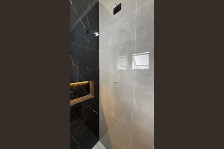 Apartamento à venda com 134m², 2 quartos e 2 vagas Apartamento à venda com 134m², 2 quartos e 2 vagasBanheiro da Suíte