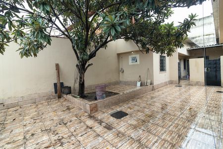 Casa para alugar com 32m², 2 quartos e sem vaga Casa para alugar com 32m², 2 quartos e sem vagaQuintal