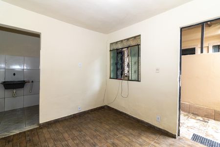 Casa para alugar com 32m², 2 quartos e sem vaga Casa para alugar com 32m², 2 quartos e sem vagaSala