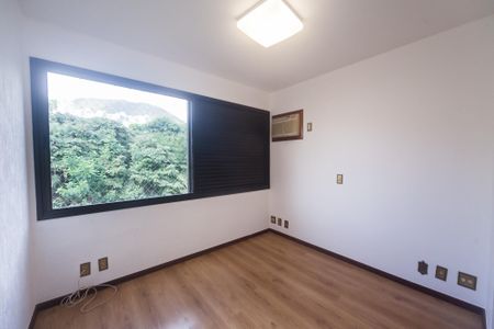 Apartamento à venda com 103m², 3 quartos e 2 vagas Apartamento à venda com 103m², 3 quartos e 2 vagassuite