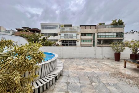 Apartamento à venda com 248m², 3 quartos e 2 vagas Apartamento à venda com 248m², 3 quartos e 2 vagasCobertura