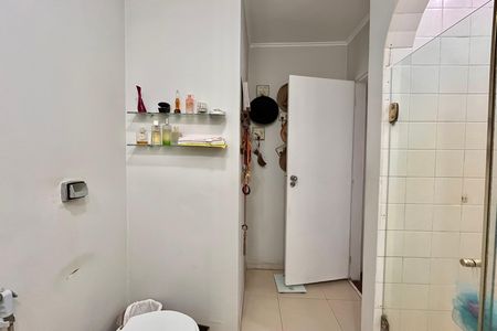 Apartamento à venda com 248m², 3 quartos e 2 vagas Apartamento à venda com 248m², 3 quartos e 2 vagasBanheiro da Suíte