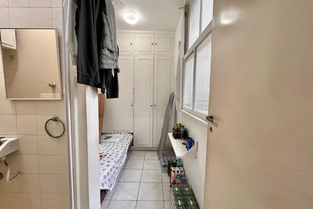 Apartamento à venda com 248m², 3 quartos e 2 vagas Apartamento à venda com 248m², 3 quartos e 2 vagasQuarto de Serviço