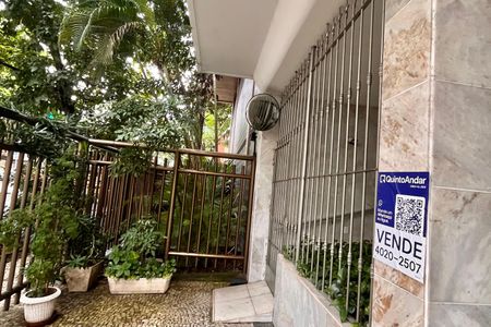 Apartamento à venda com 248m², 3 quartos e 2 vagas Apartamento à venda com 248m², 3 quartos e 2 vagasPlaca