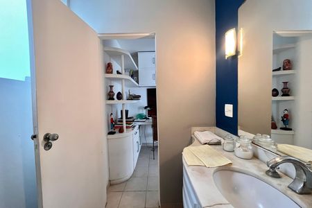 Apartamento à venda com 248m², 3 quartos e 2 vagas Apartamento à venda com 248m², 3 quartos e 2 vagasLavabo