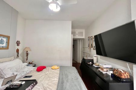 Apartamento à venda com 248m², 3 quartos e 2 vagas Apartamento à venda com 248m², 3 quartos e 2 vagasSuite
