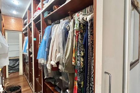Apartamento à venda com 248m², 3 quartos e 2 vagas Apartamento à venda com 248m², 3 quartos e 2 vagasCloset da suíte