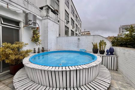 Apartamento à venda com 248m², 3 quartos e 2 vagas Apartamento à venda com 248m², 3 quartos e 2 vagasPiscina