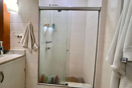 Apartamento à venda com 248m², 3 quartos e 2 vagas Apartamento à venda com 248m², 3 quartos e 2 vagasBanheiro social