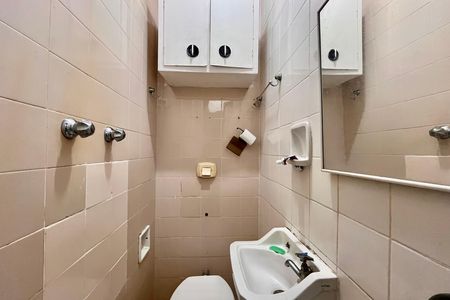 Apartamento à venda com 248m², 3 quartos e 2 vagas Apartamento à venda com 248m², 3 quartos e 2 vagasBanheiro de serviço