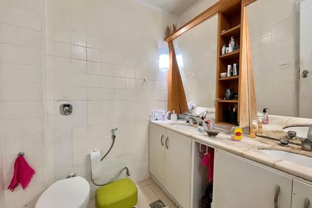 Apartamento à venda com 248m², 3 quartos e 2 vagas Apartamento à venda com 248m², 3 quartos e 2 vagasBanheiro social
