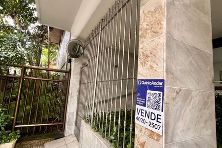 Apartamento à venda com 248m², 3 quartos e 2 vagas Apartamento à venda com 248m², 3 quartos e 2 vagasPlaca