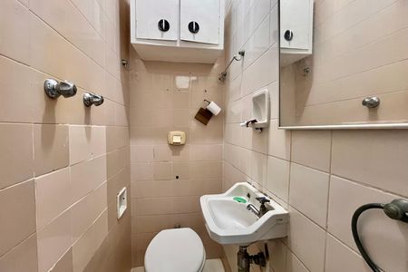 Apartamento à venda com 248m², 3 quartos e 2 vagas Apartamento à venda com 248m², 3 quartos e 2 vagasBanheiro de serviço