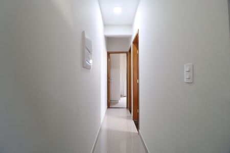Corredor de apartamento para alugar com 2 quartos, 78m² em Santa Mônica, Uberlândia