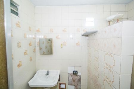 Banheiro de apartamento para alugar com 1 quarto, 50m² em Vila Valqueire, Rio de Janeiro