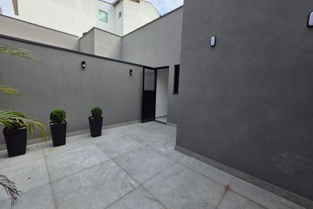 Casa à venda com 150m², 3 quartos e 2 vagas Casa à venda com 150m², 3 quartos e 2 vagasQuintal