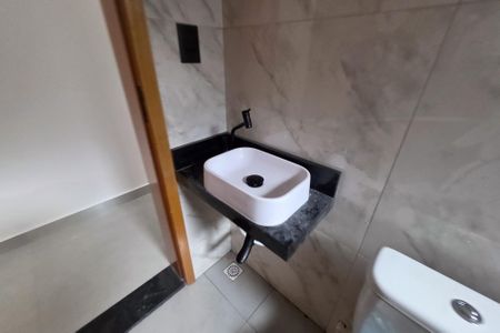Casa à venda com 150m², 3 quartos e 2 vagas Casa à venda com 150m², 3 quartos e 2 vagasBanheiro
