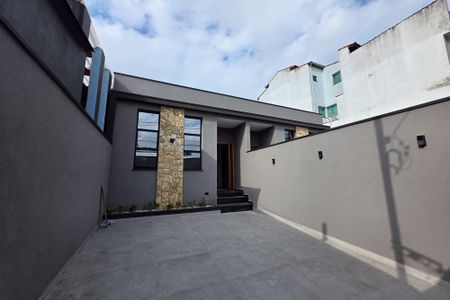 Casa à venda com 150m², 3 quartos e 2 vagas Casa à venda com 150m², 3 quartos e 2 vagasGaragem