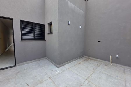Casa à venda com 150m², 3 quartos e 2 vagas Casa à venda com 150m², 3 quartos e 2 vagasQuintal