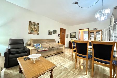 Casa à venda com 135m², 3 quartos e 2 vagasSala
