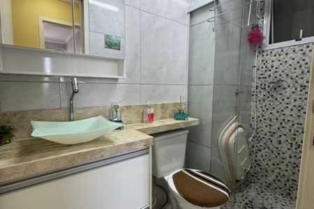 Banheiro de apartamento para alugar com 2 quartos, 43m² em Jardim Record, Taboão da Serra