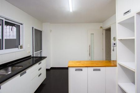 Casa à venda com 250m², 3 quartos e 2 vagas
