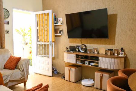Casa de condomínio para alugar com 61m², 2 quartos e sem vaga Casa de condomínio para alugar com 61m², 2 quartos e sem vagaSala