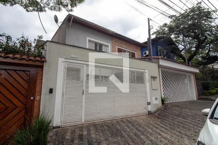 Casa à venda com 140m², 3 quartos e 2 vagas Casa à venda com 140m², 3 quartos e 2 vagasFachada
