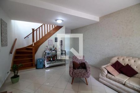 Casa à venda com 140m², 3 quartos e 2 vagas Casa à venda com 140m², 3 quartos e 2 vagasSala