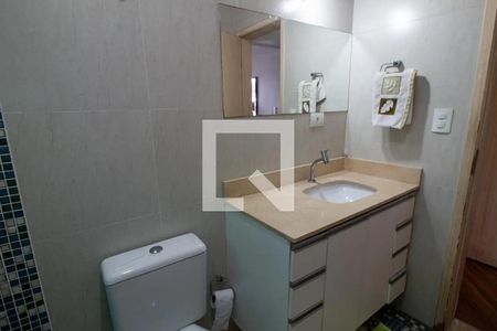 Casa à venda com 140m², 3 quartos e 2 vagas Casa à venda com 140m², 3 quartos e 2 vagasBanheiro