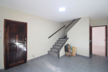 Sala de casa para alugar com 3 quartos, 100m² em Parque Guarapiranga, São Paulo