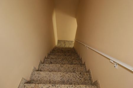 Apartamento à venda com 100m², 2 quartos e 1 vagaEscada