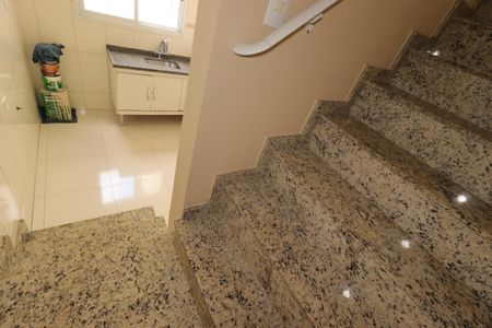Apartamento à venda com 100m², 2 quartos e 1 vagaEscada
